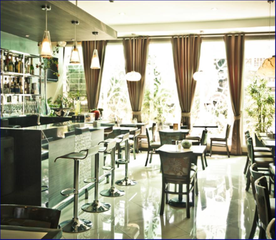 Avitel Hotel Makati City Buitenkant foto