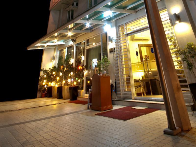 Avitel Hotel Makati City Buitenkant foto