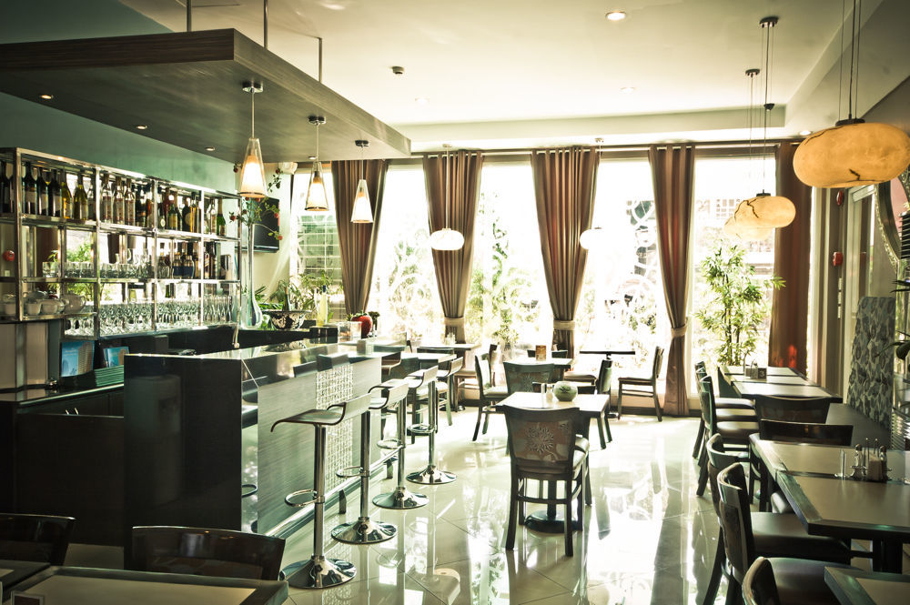 Avitel Hotel Makati City Buitenkant foto
