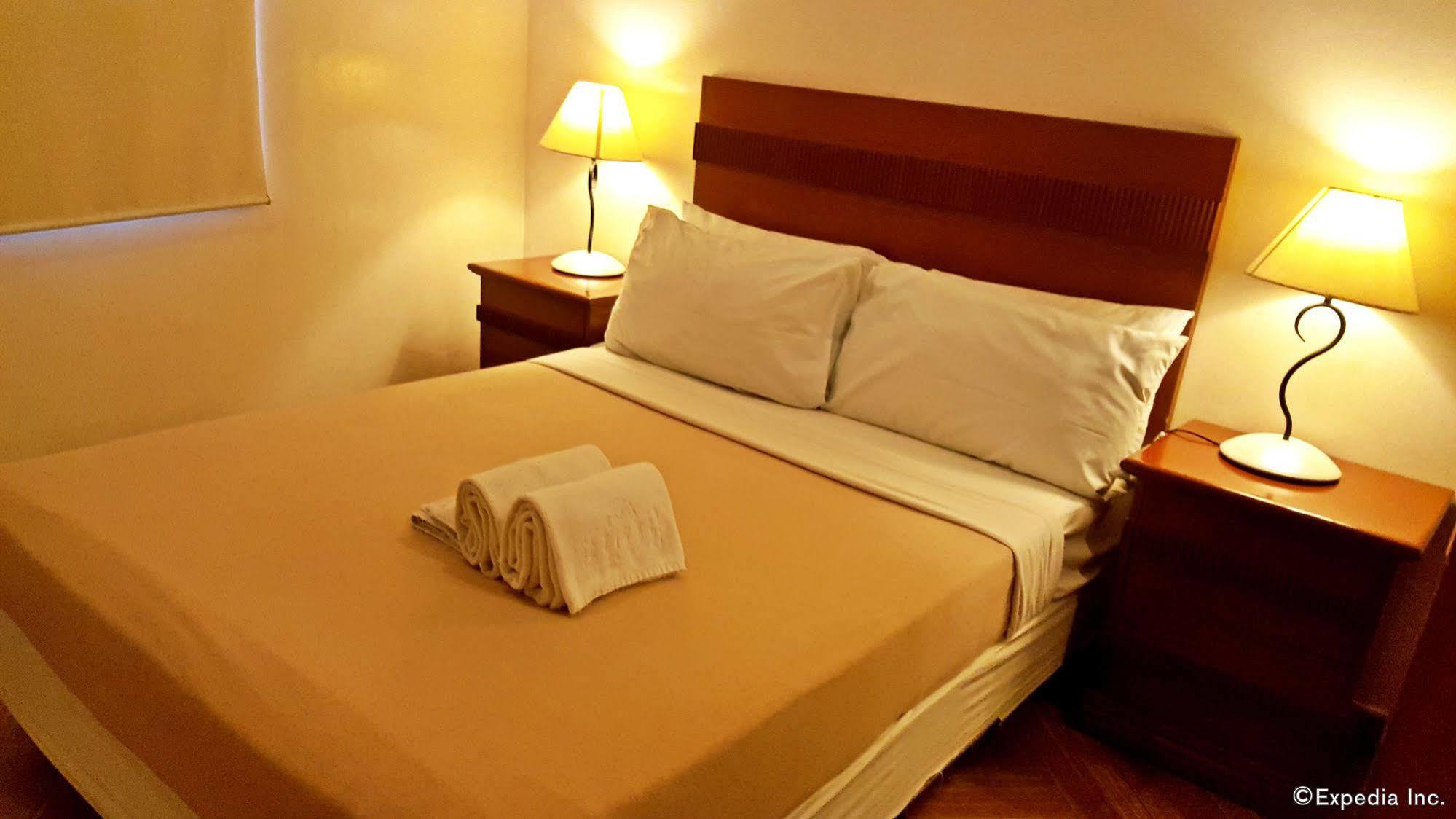 Avitel Hotel Makati City Buitenkant foto