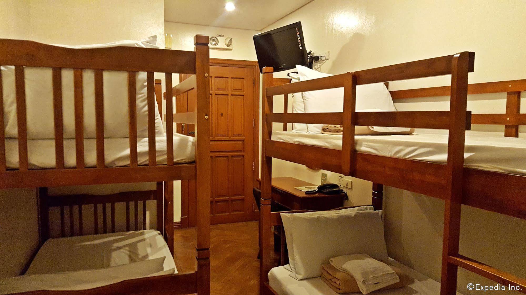 Avitel Hotel Makati City Buitenkant foto