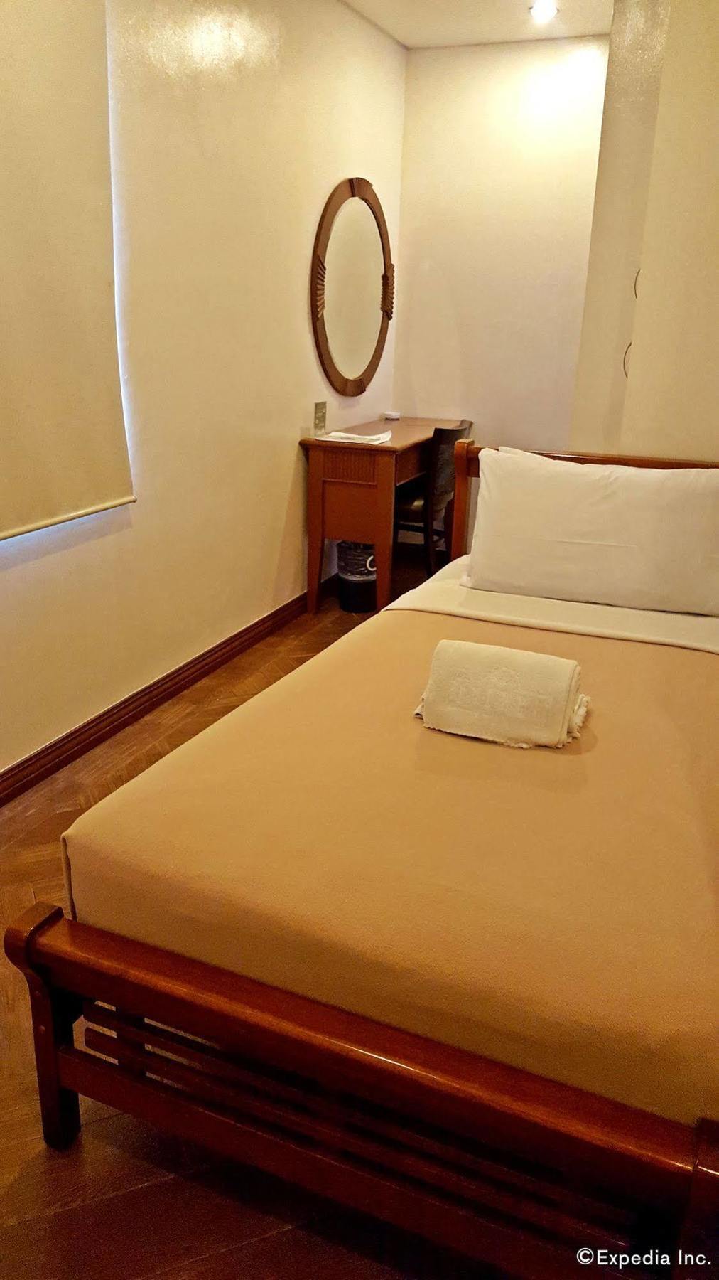 Avitel Hotel Makati City Buitenkant foto