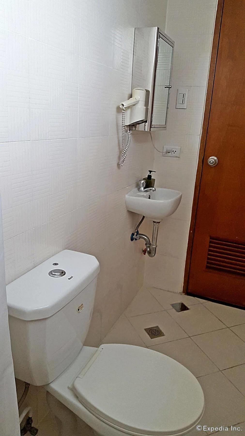 Avitel Hotel Makati City Buitenkant foto