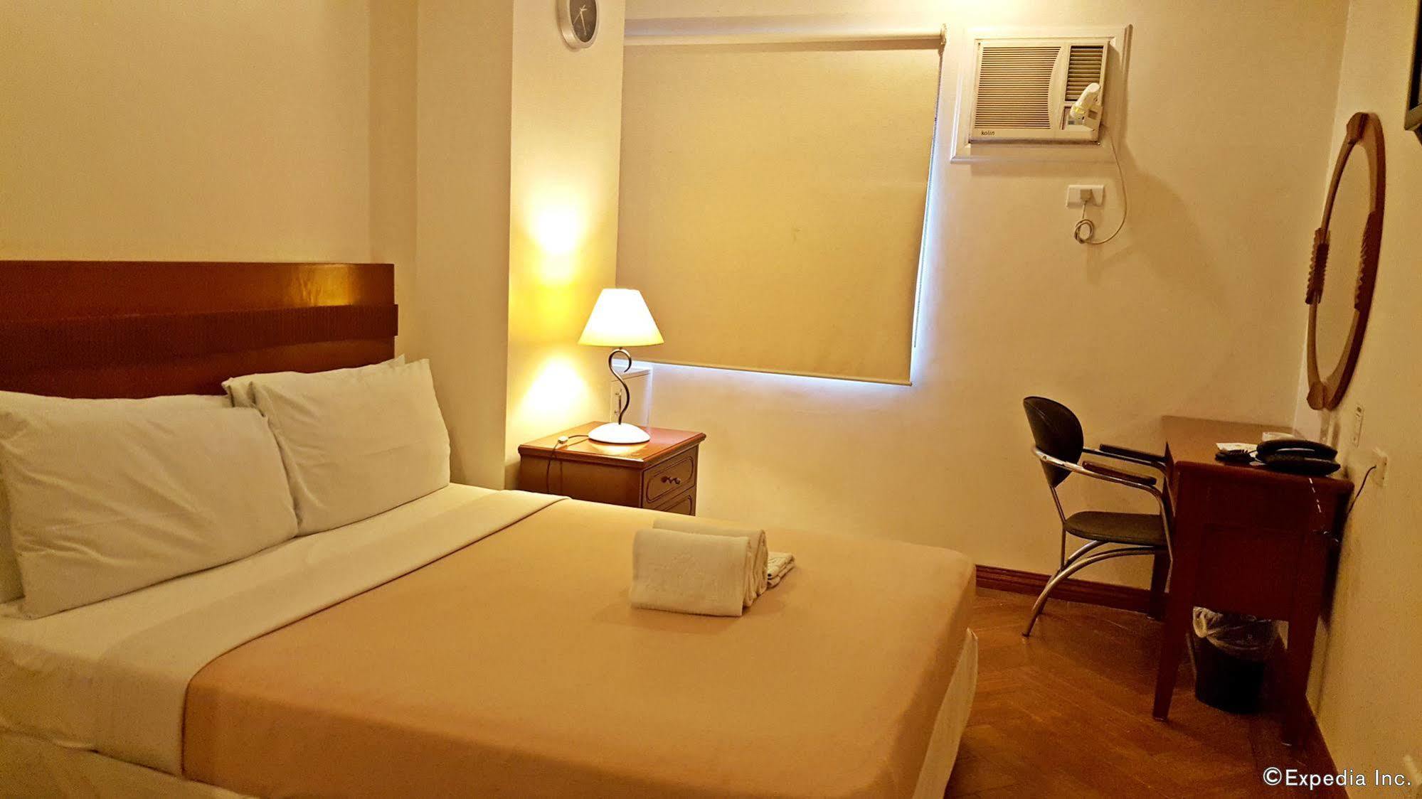 Avitel Hotel Makati City Buitenkant foto