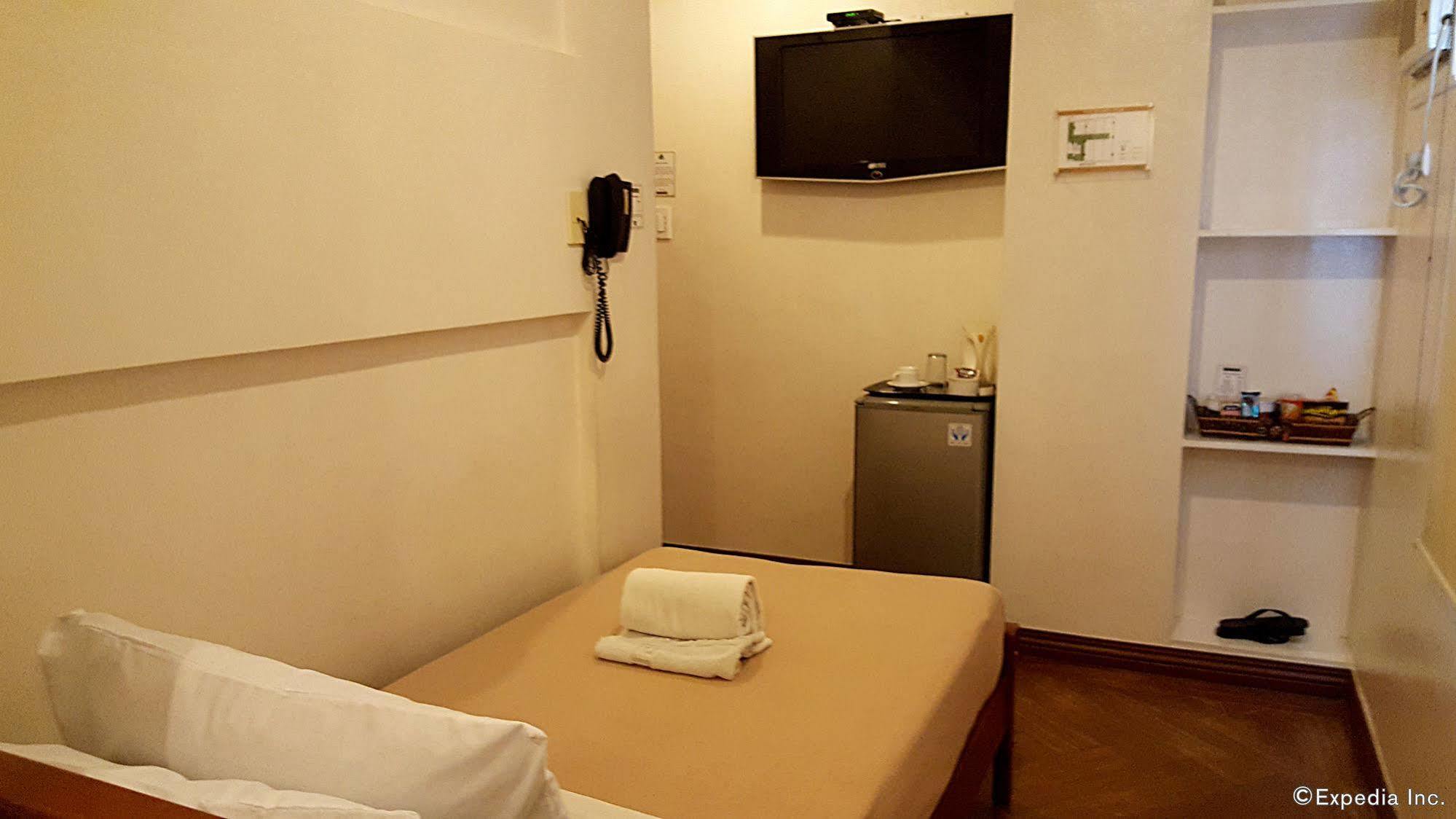 Avitel Hotel Makati City Buitenkant foto