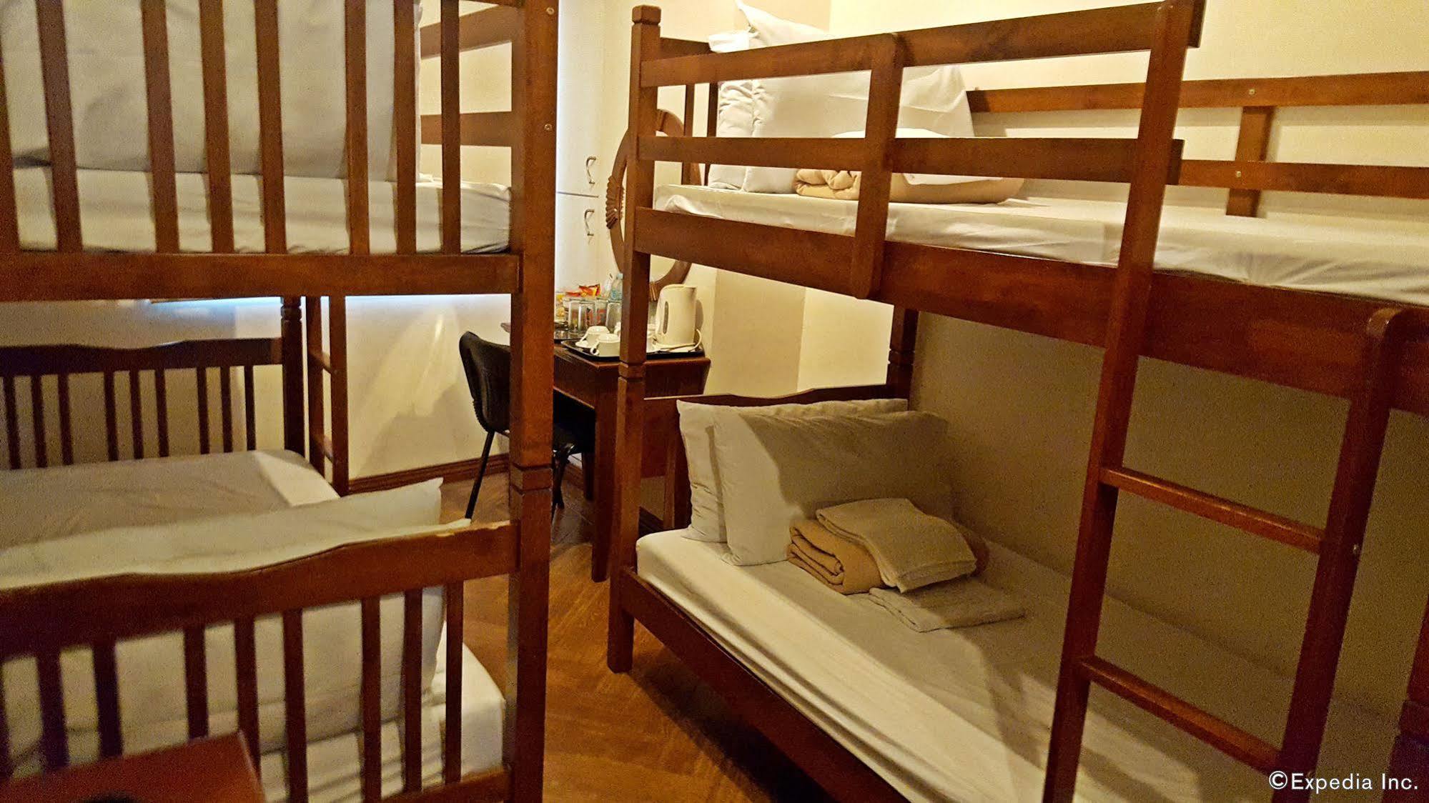 Avitel Hotel Makati City Buitenkant foto
